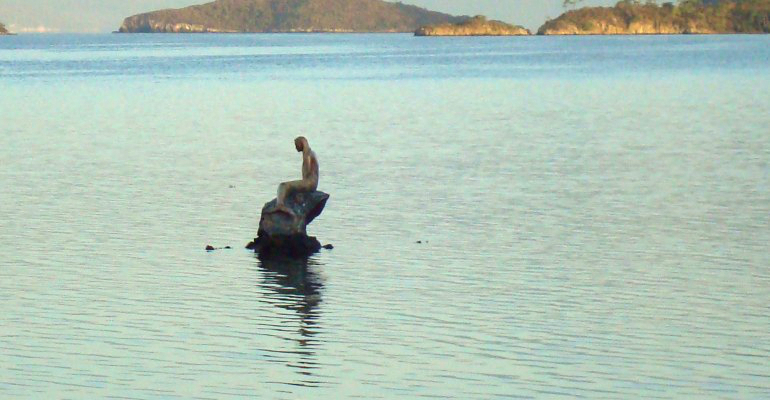 Statue dans l'eau